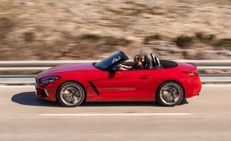 2019 BMW Z4 M40i (UK-Spec) Side Wallpapers 450x275 (71)