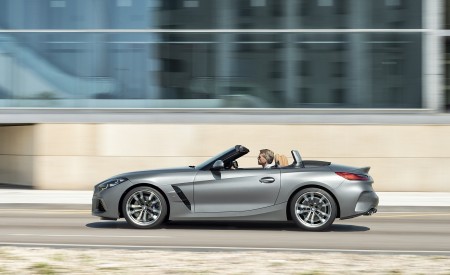 2019 BMW Z4 M40i (UK-Spec) Side Wallpapers 450x275 (109)