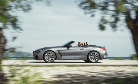 2019 BMW Z4 M40i (UK-Spec) Side Wallpapers 450x275 (111)