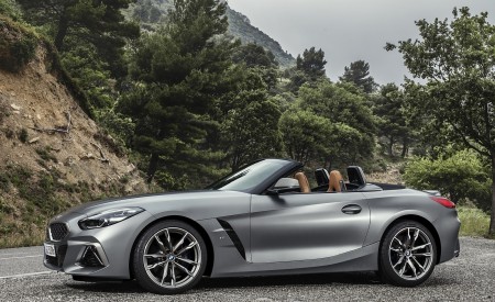 2019 BMW Z4 M40i (UK-Spec) Side Wallpapers 450x275 (123)