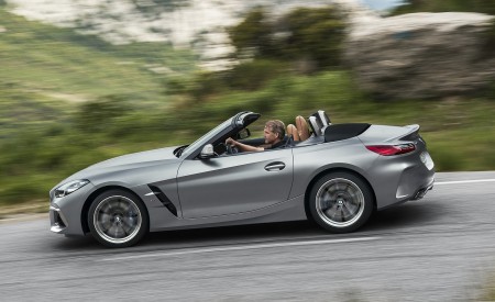 2019 BMW Z4 M40i (UK-Spec) Side Wallpapers 450x275 (100)