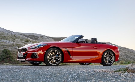 2019 BMW Z4 M40i (UK-Spec) Side Wallpapers 450x275 (79)