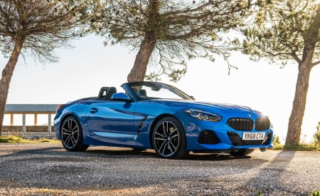 2019 BMW Z4 sDrive20i (UK-Spec) Front Three-Quarter Wallpapers 450x275 (18)