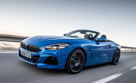 2019 BMW Z4 sDrive20i (UK-Spec) Front Three-Quarter Wallpapers 450x275 (9)