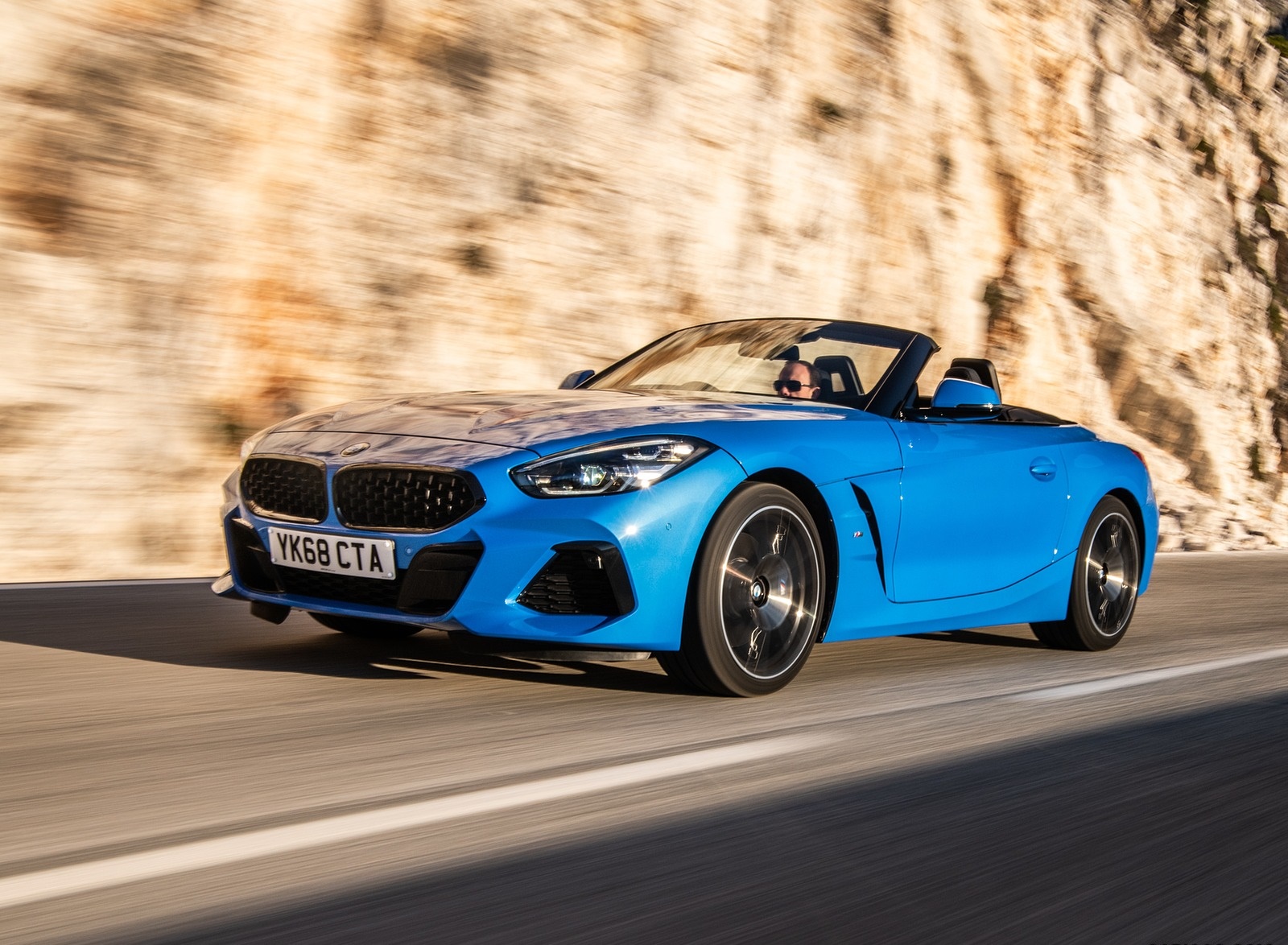 2019 BMW Z4 sDrive20i (UK-Spec) Front Three-Quarter Wallpapers (1)
