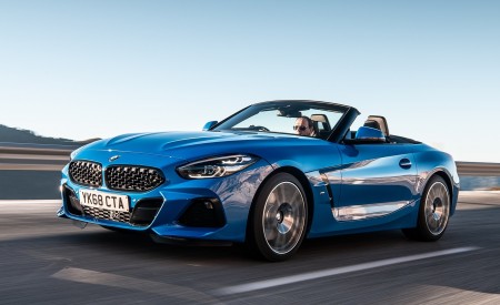 2019 BMW Z4 sDrive20i (UK-Spec) Front Three-Quarter Wallpapers 450x275 (11)