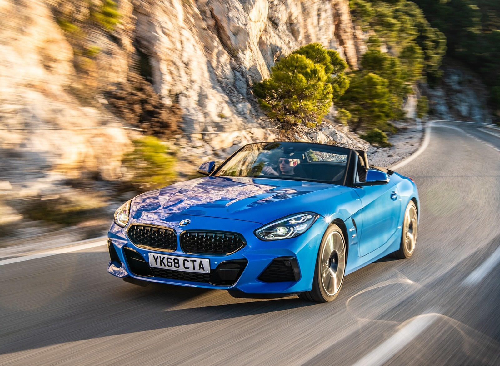 2019 BMW Z4 sDrive20i (UK-Spec) Front Three-Quarter Wallpapers (2)