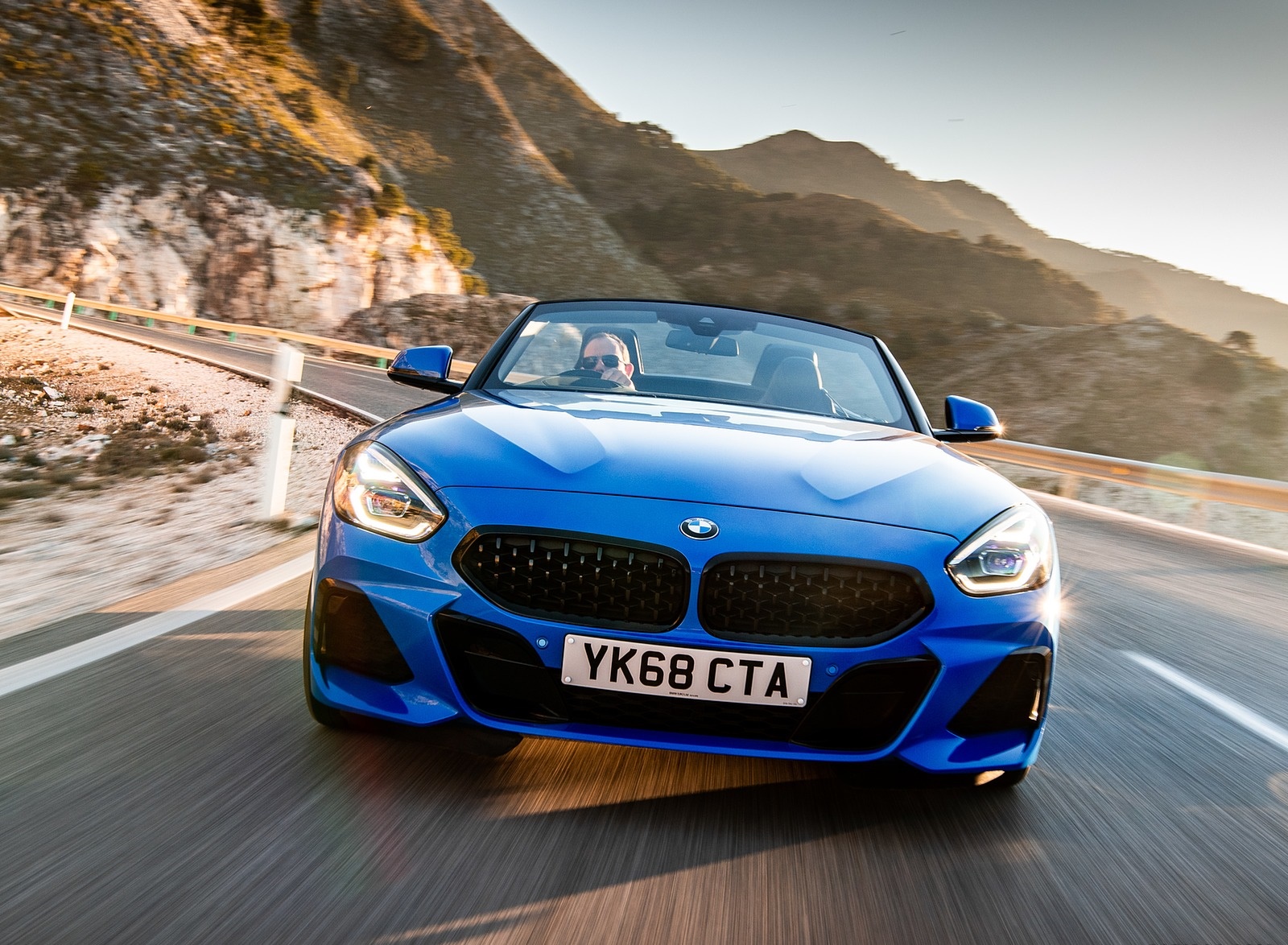 2019 BMW Z4 sDrive20i (UK-Spec) Front Wallpapers (3)
