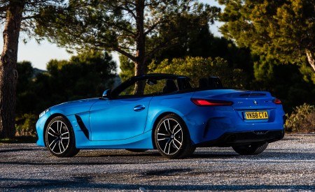 2019 BMW Z4 sDrive20i (UK-Spec) Rear Three-Quarter Wallpapers 450x275 (24)