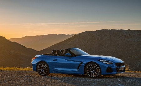 2019 BMW Z4 sDrive20i (UK-Spec) Side Wallpapers 450x275 (26)