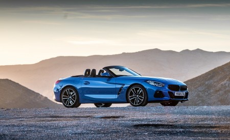 2019 BMW Z4 sDrive20i (UK-Spec) Side Wallpapers 450x275 (27)