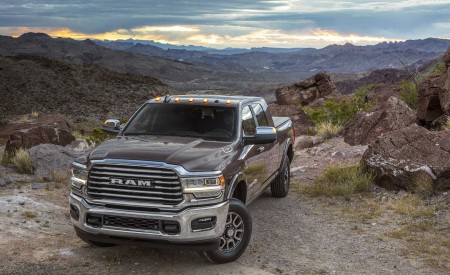 2019 Ram 2500 Heavy Duty Front Three-Quarter Wallpapers 450x275 (22)