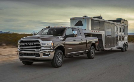2019 Ram 2500 Heavy Duty Front Three-Quarter Wallpapers 450x275 (9)