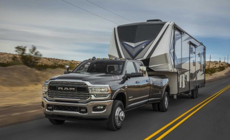 2019 Ram 2500 Heavy Duty Front Three-Quarter Wallpapers 450x275 (3)