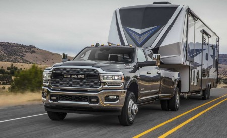 2019 Ram 2500 Heavy Duty Front Three-Quarter Wallpapers 450x275 (10)
