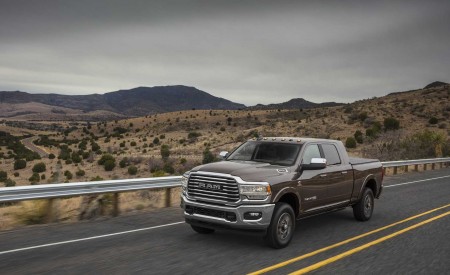 2019 Ram 2500 Heavy Duty Front Three-Quarter Wallpapers 450x275 (11)