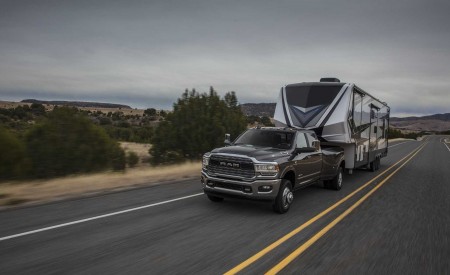2019 Ram 2500 Heavy Duty Front Three-Quarter Wallpapers 450x275 (12)