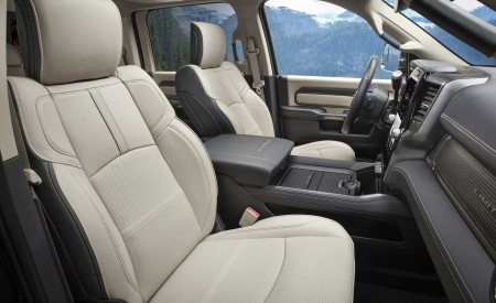 2019 Ram 2500 Heavy Duty Interior Front Seats Wallpapers 450x275 (28)