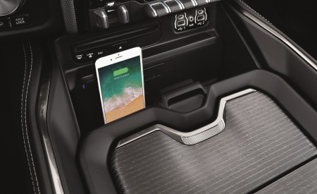 2019 Ram 3500 Heavy Duty Limited Crew Cab Dually Interior Detail Wallpapers 450x275 (26)