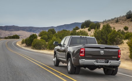 2019 Ram 3500 Heavy Duty Limited Crew Cab Dually Rear Three-Quarter Wallpapers 450x275 (17)