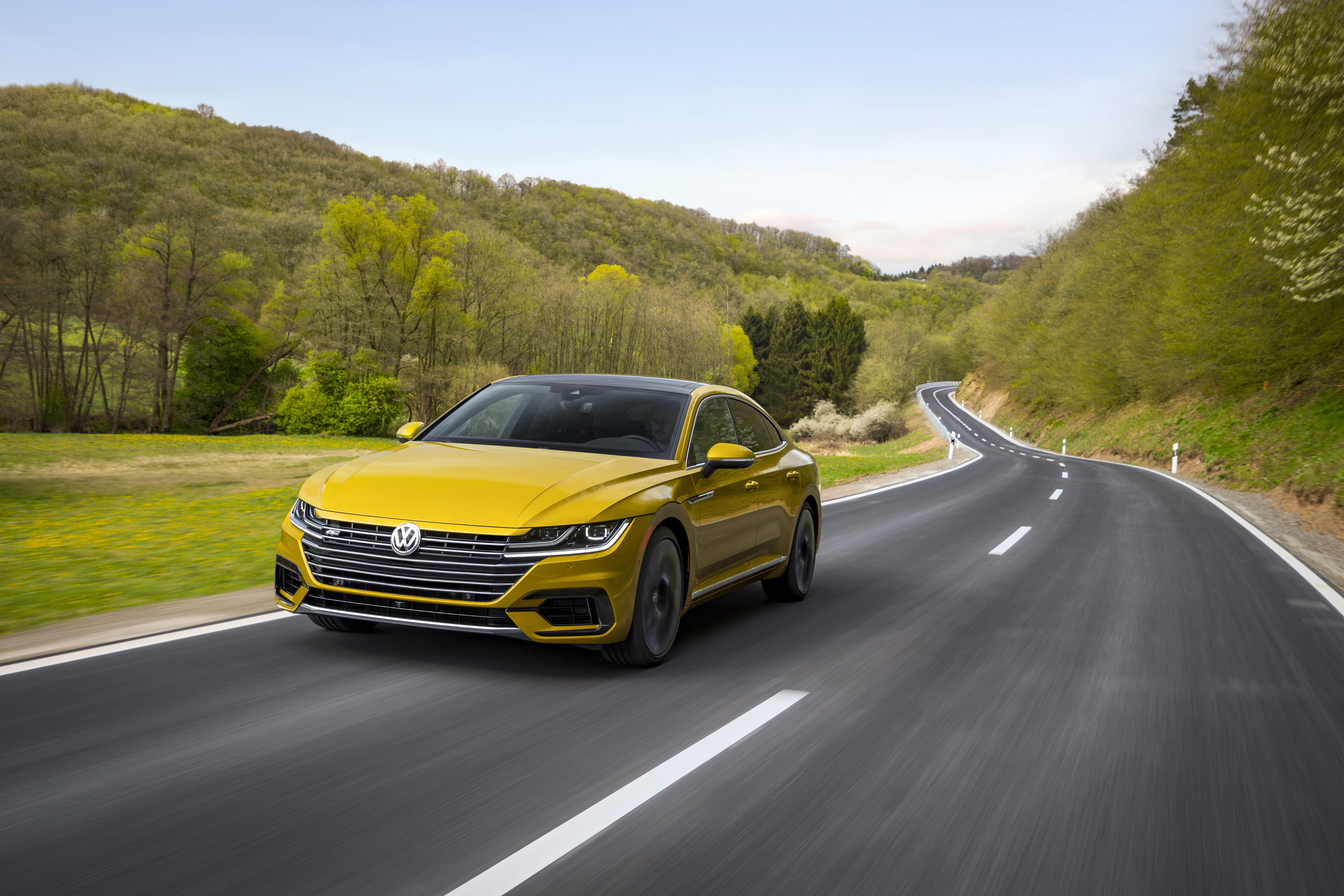 2019 Volkswagen Arteon R-Line Front Three-Quarter Wallpapers (1)