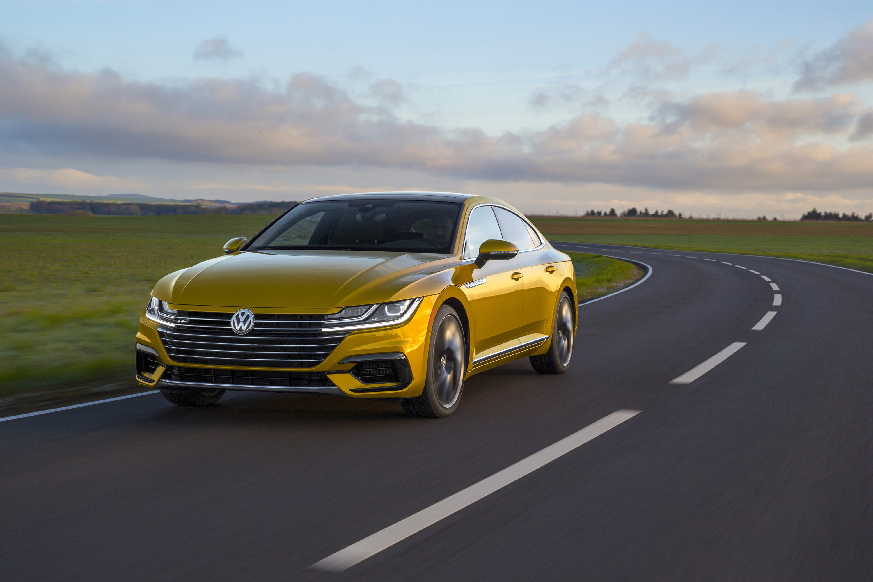 2019 Volkswagen Arteon R-Line Front Wallpapers (3)