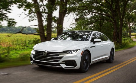 2019 Volkswagen Arteon R-Line (US-Spec) Front Three-Quarter Wallpapers 450x275 (7)