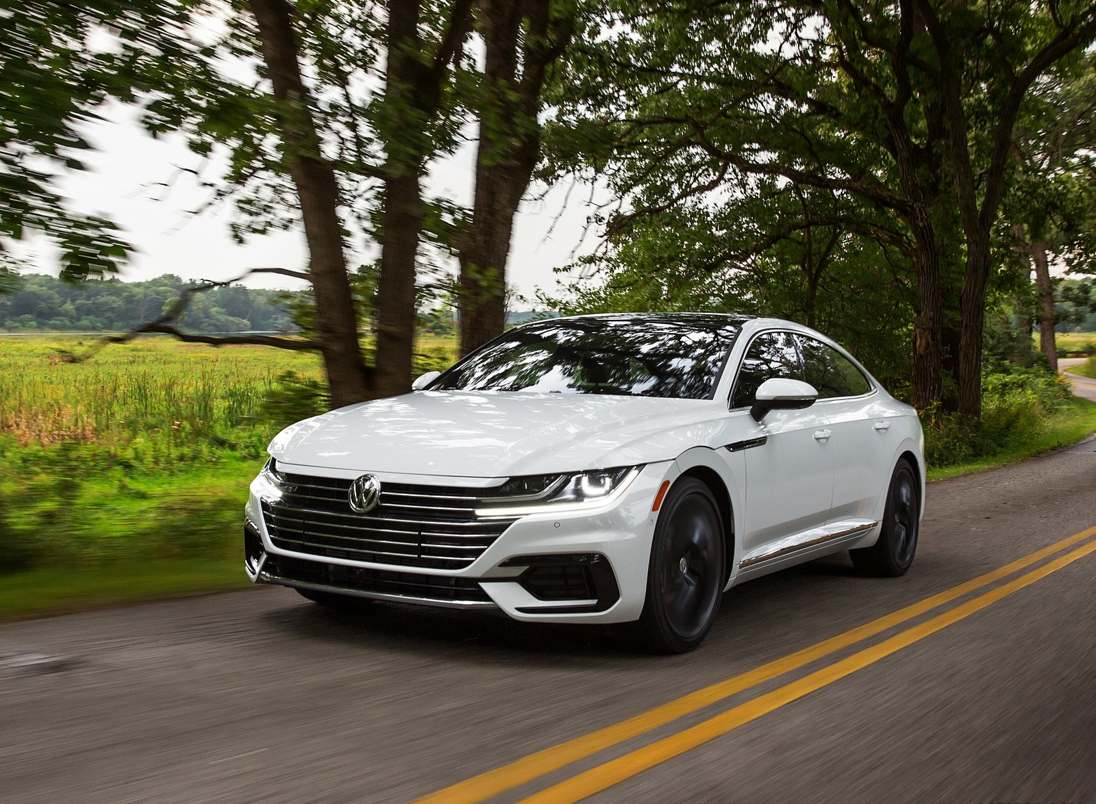 2019 Volkswagen Arteon R-Line (US-Spec) Front Three-Quarter Wallpapers (7)