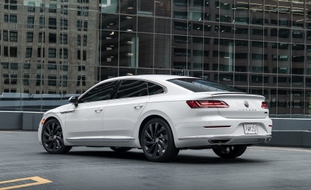 2019 Volkswagen Arteon R-Line (US-Spec) Rear Three-Quarter Wallpapers 450x275 (9)
