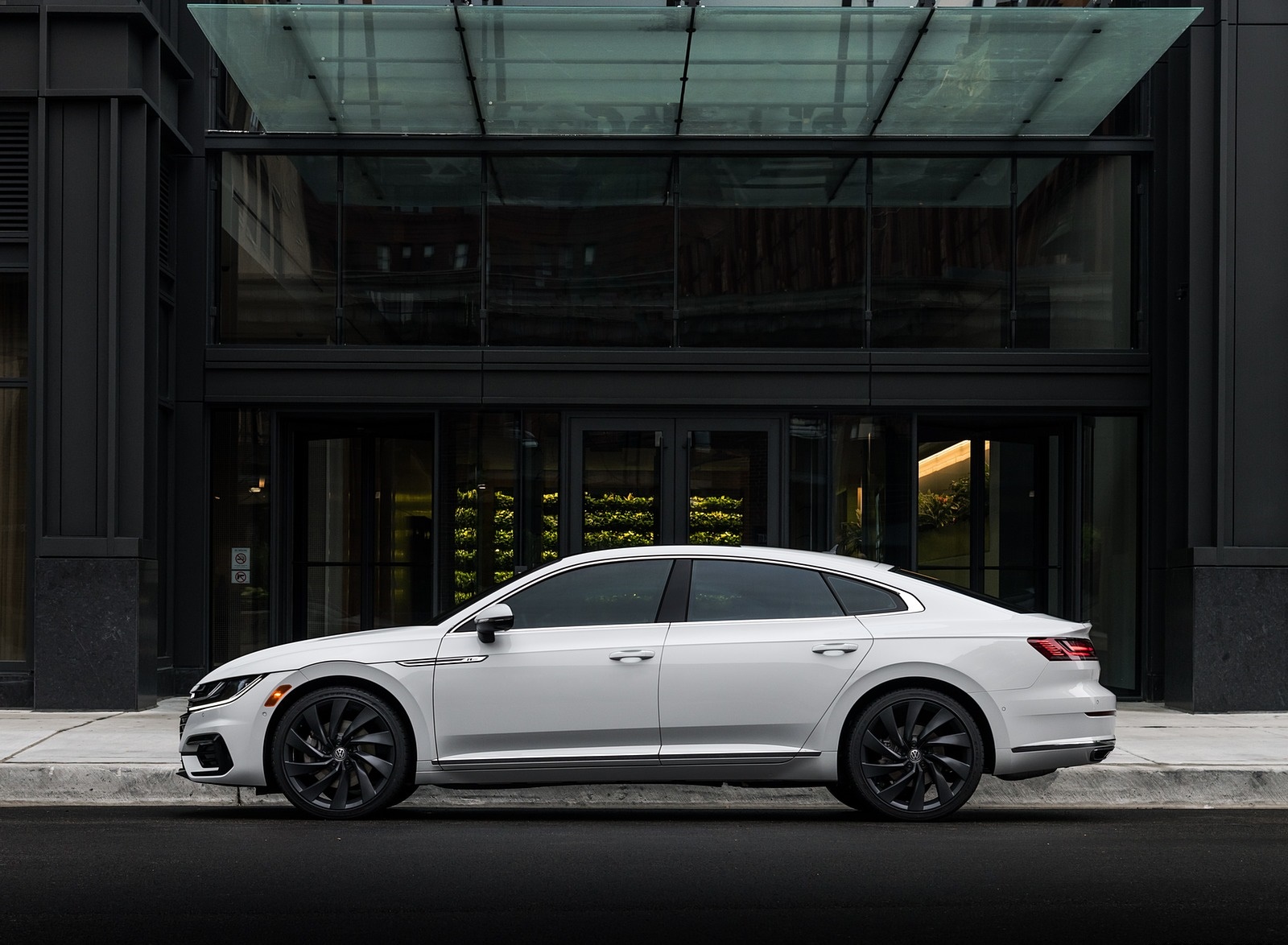 2019 Volkswagen Arteon R-Line (US-Spec) Side Wallpapers (10)