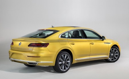 2019 Volkswagen Arteon (US-Spec) Rear Three-Quarter Wallpapers 450x275 (13)