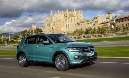 2019 Volkswagen T-Cross Front Three-Quarter Wallpapers 450x275 (31)