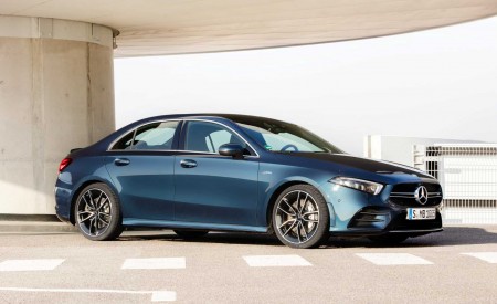 2020 Mercedes-AMG A 35 Sedan Front Three-Quarter Wallpapers 450x275 (83)