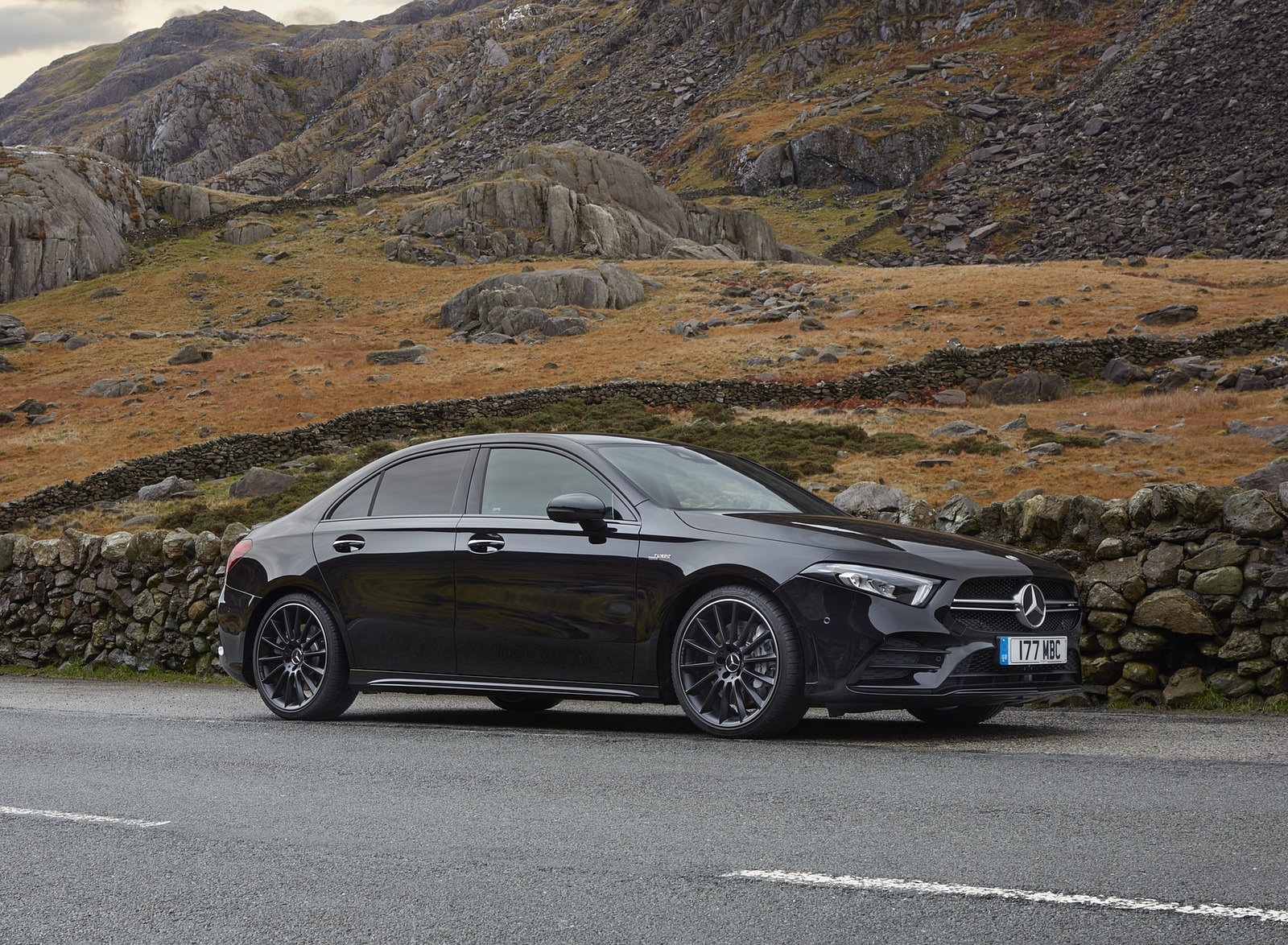 2020 Mercedes-AMG A 35 Sedan (UK-Spec) Front Three-Quarter Wallpapers (12)