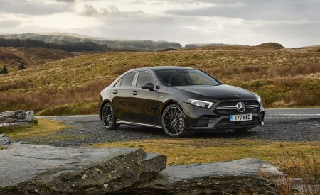 2020 Mercedes-AMG A 35 Sedan (UK-Spec) Front Three-Quarter Wallpapers 450x275 (26)