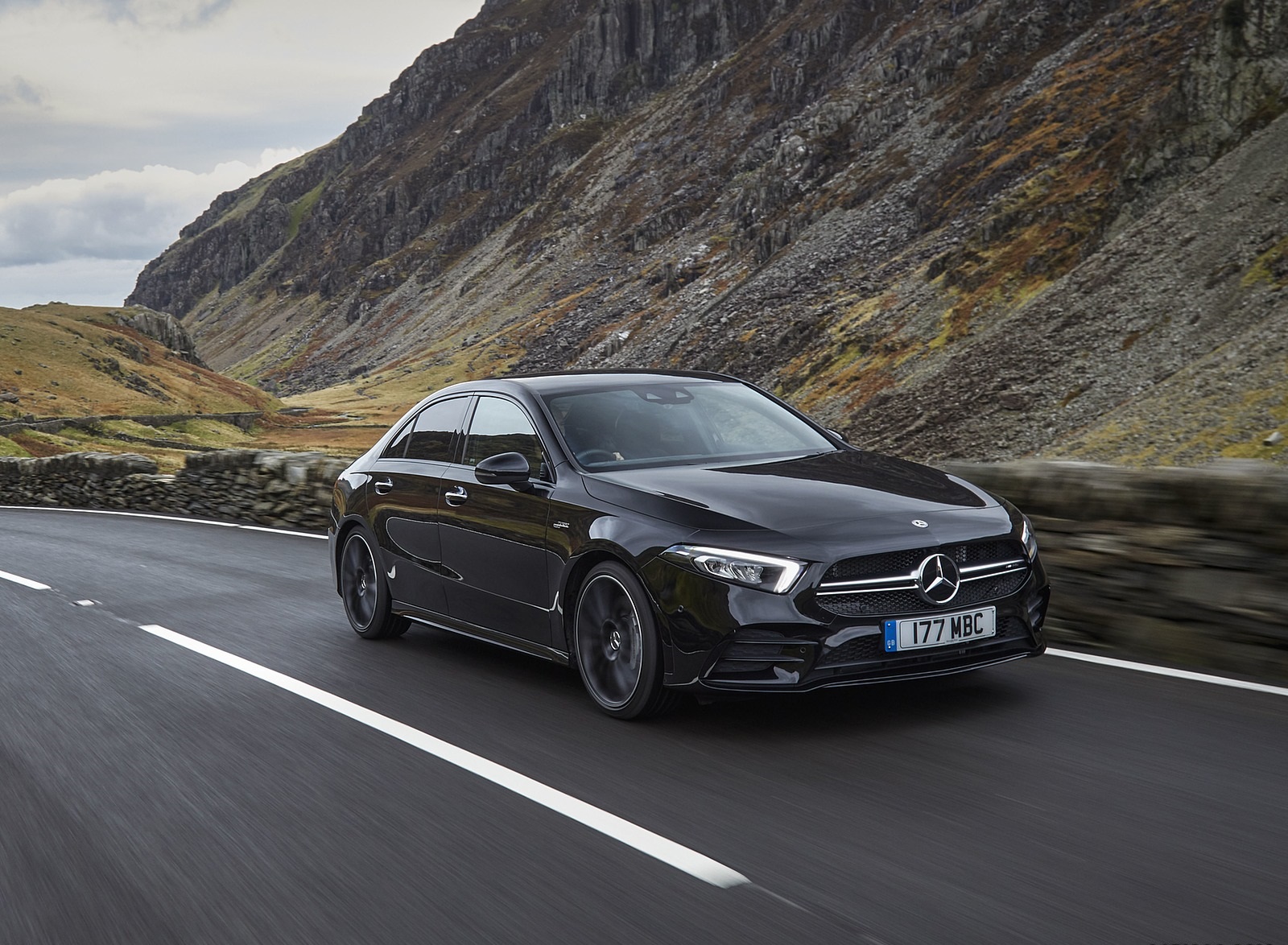 2020 Mercedes-AMG A 35 Sedan (UK-Spec) Front Three-Quarter Wallpapers (4)