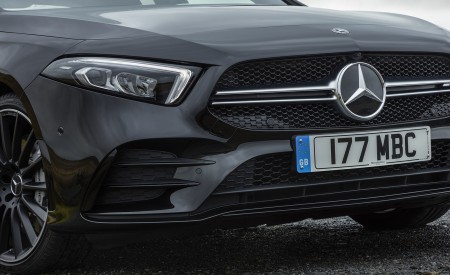 2020 Mercedes-AMG A 35 Sedan (UK-Spec) Grill Wallpapers 450x275 (42)