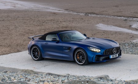 2020 Mercedes-AMG GT R Roadster (UK-Spec) Front Three-Quarter Wallpapers 450x275 (69)