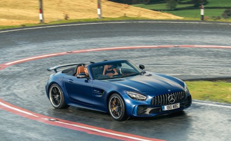 2020 Mercedes-AMG GT R Roadster (UK-Spec) Front Three-Quarter Wallpapers 450x275 (38)