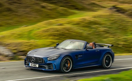 2020 Mercedes-AMG GT R Roadster (UK-Spec) Front Three-Quarter Wallpapers 450x275 (16)