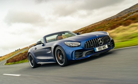 2020 Mercedes-AMG GT R Roadster (UK-Spec) Front Three-Quarter Wallpapers 450x275 (2)