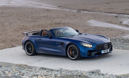 2020 Mercedes-AMG GT R Roadster (UK-Spec) Front Three-Quarter Wallpapers 450x275 (70)