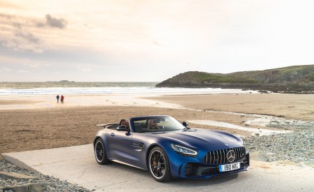 2020 Mercedes-AMG GT R Roadster (UK-Spec) Front Three-Quarter Wallpapers 450x275 (58)