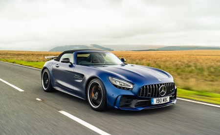 2020 Mercedes-AMG GT R Roadster (UK-Spec) Front Three-Quarter Wallpapers 450x275 (3)