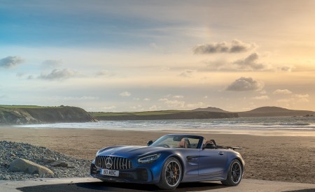 2020 Mercedes-AMG GT R Roadster (UK-Spec) Front Three-Quarter Wallpapers 450x275 (59)
