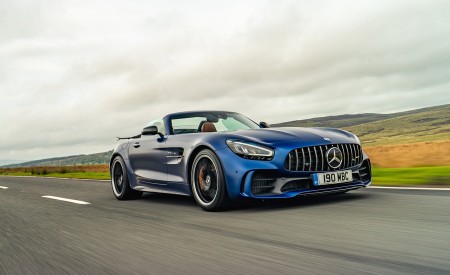 2020 Mercedes-AMG GT R Roadster (UK-Spec) Front Three-Quarter Wallpapers 450x275 (4)