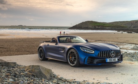 2020 Mercedes-AMG GT R Roadster (UK-Spec) Front Three-Quarter Wallpapers 450x275 (60)