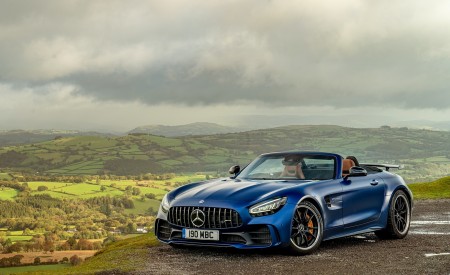 2020 Mercedes-AMG GT R Roadster (UK-Spec) Front Three-Quarter Wallpapers 450x275 (48)