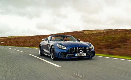 2020 Mercedes-AMG GT R Roadster (UK-Spec) Front Three-Quarter Wallpapers 450x275 (5)