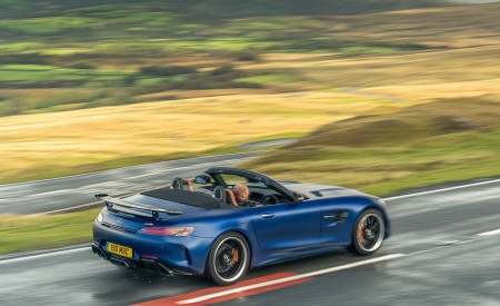 2020 Mercedes-AMG GT R Roadster (UK-Spec) Rear Three-Quarter Wallpapers 450x275 (42)